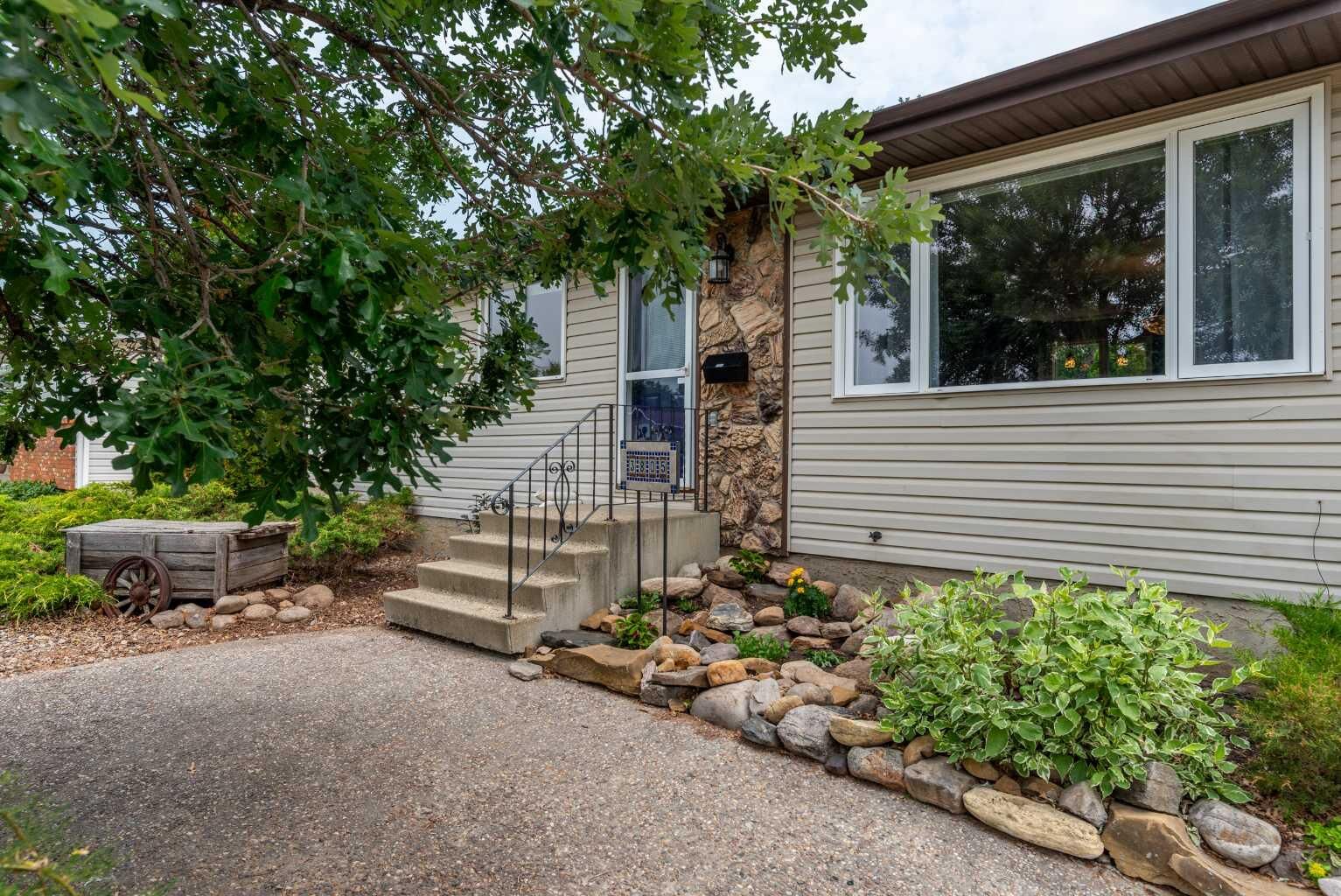 Property Photo: 3805 57 Avenue AB T9V 1Z5