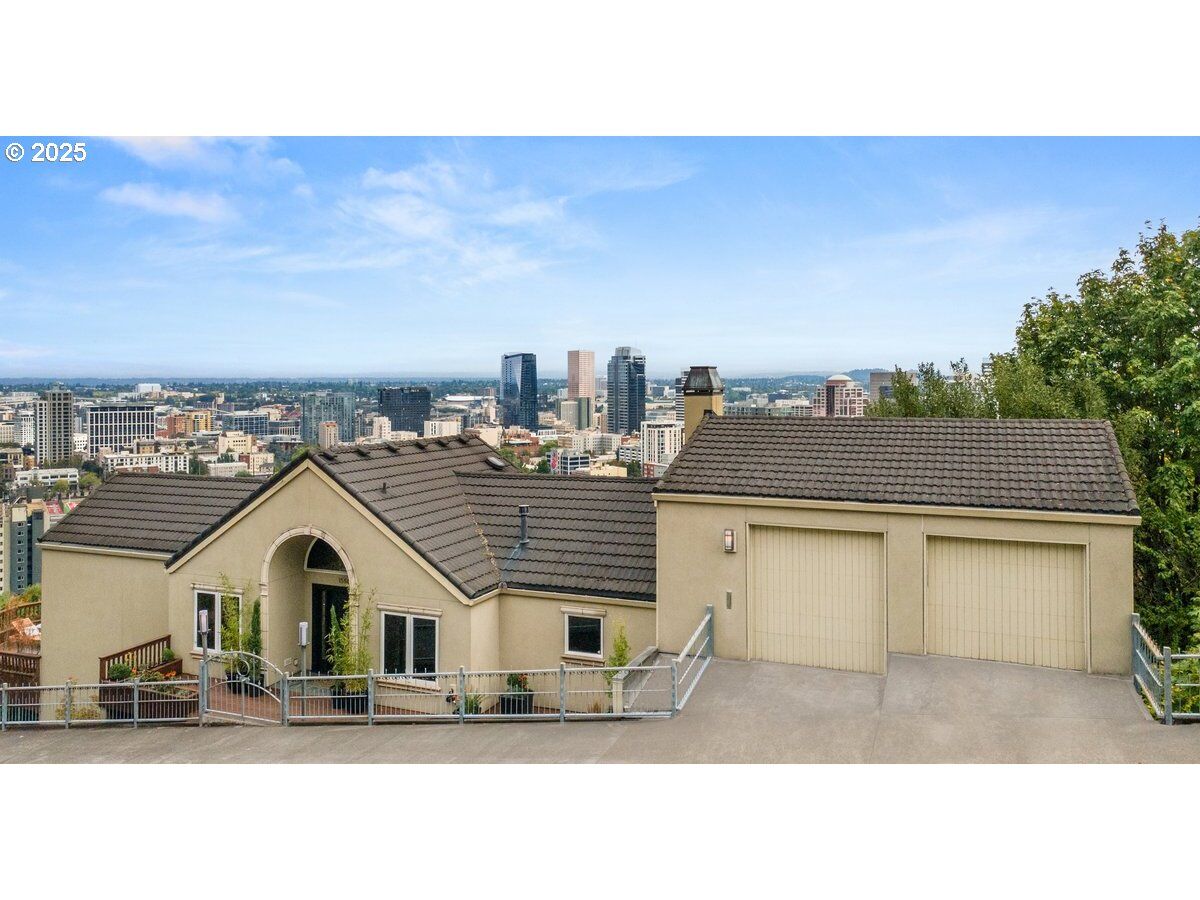 Property Photo: 1558 SW Upper Hall St OR 97201