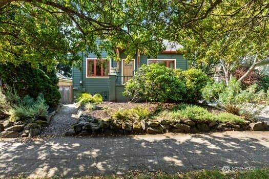 Property Photo: 6725 22nd Avenue NW WA 98117