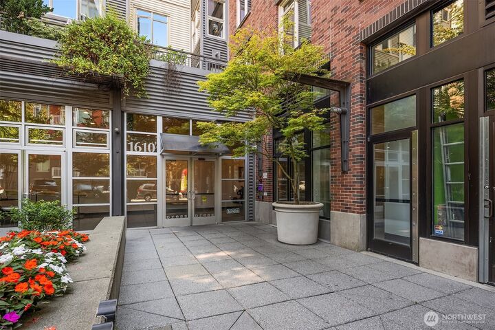 Property Photo:  1610  Belmont Avenue 606  WA 98122 
