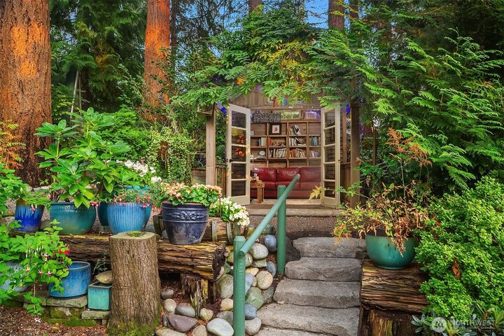 Property Photo:  22628  106th Avenue W  WA 98020 