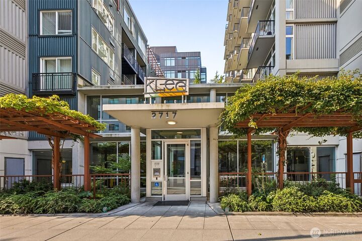 Property Photo:  2717  Western Avenue 7016  WA 98121 