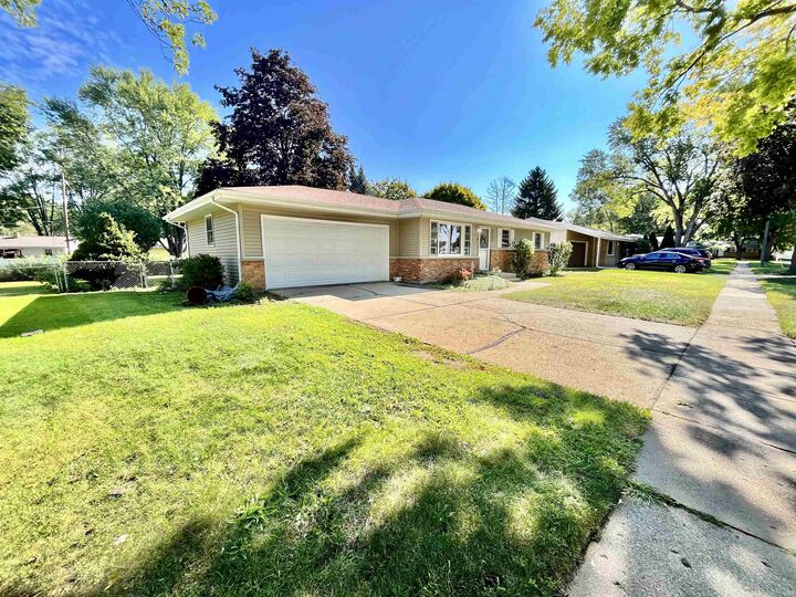 Property Photo:  2304 Maple Avenue  IL 61111 