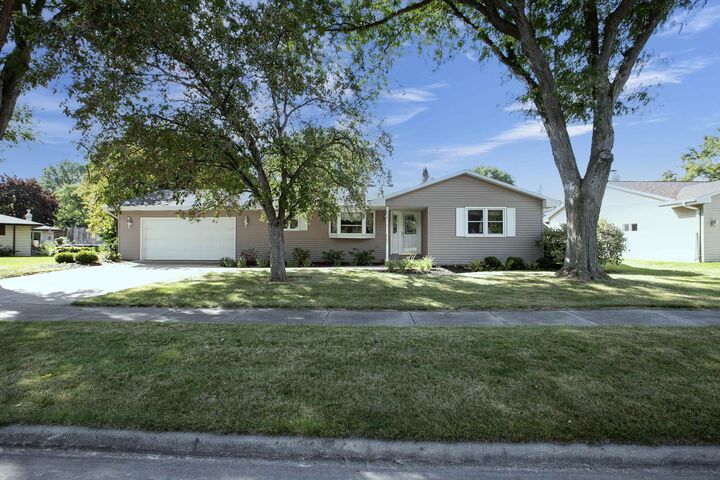 1015 E Marnie Lane  Appleton WI 54911 photo