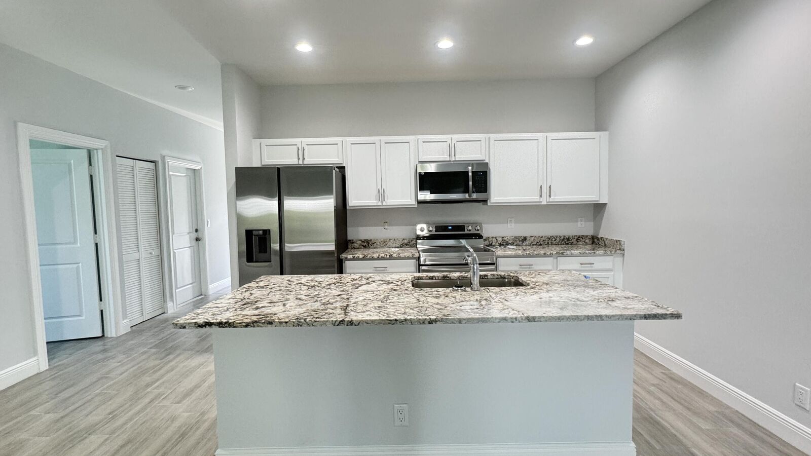 Property Photo: 1195 13th Avenue SW FL 32962