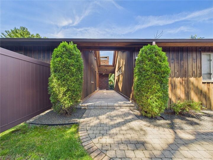 Property Photo:  2 Valley View Drive  RI 02919 