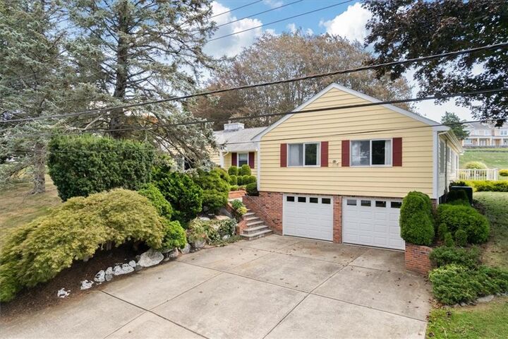 Property Photo:  26 Westwood Drive  RI 02871 