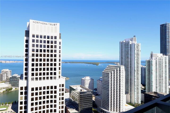 68 SE 6th St 3607  Miami FL 33131 photo
