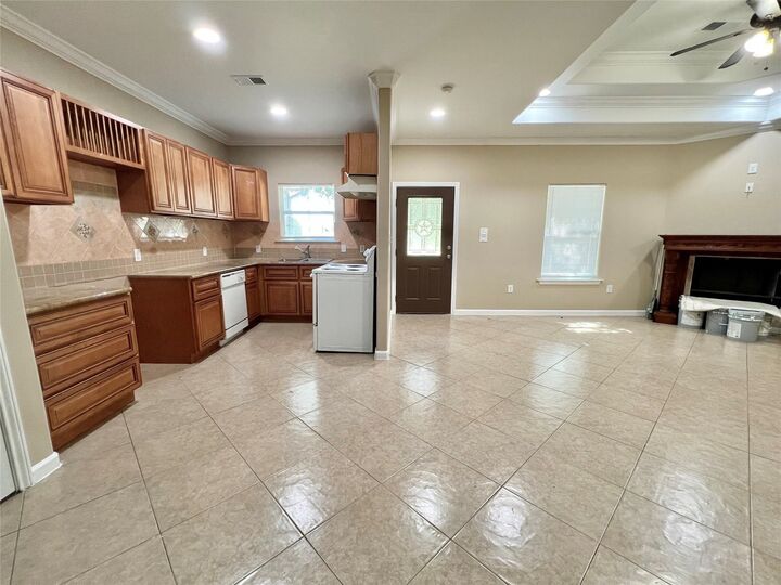 Property Photo: 1124 Chicago Avenue TX 77627-4023