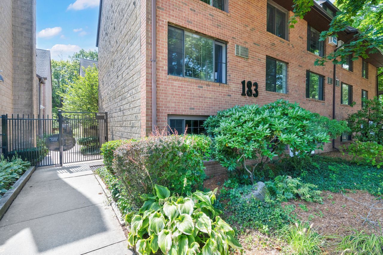 Property Photo: 183 Loomis Drive Apt 104 CT 06107