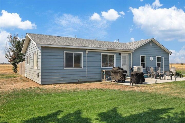 Property Photo:  6024 S Craig Rd  WA 99022 