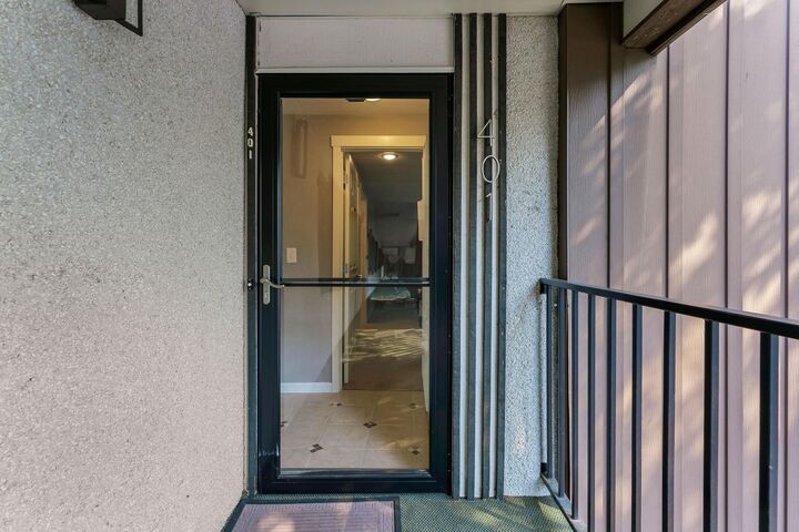 Property Photo:  1111 W 6th Ave 401  WA 99204 