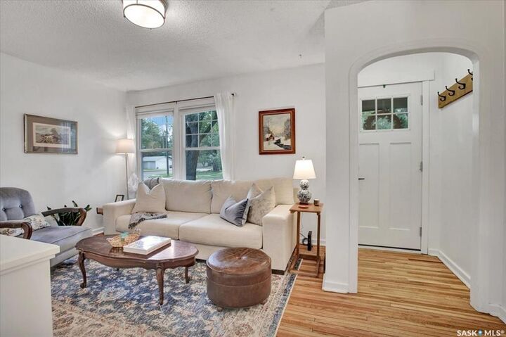 Photo de la propriété:  223 Adelaide Street E  SK S7J 0H5 