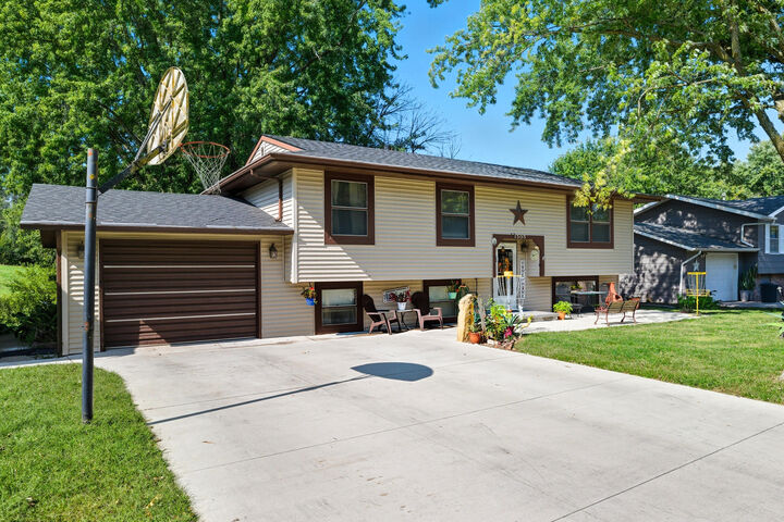 Property Photo: 1505 Teresa Drive IA 50022