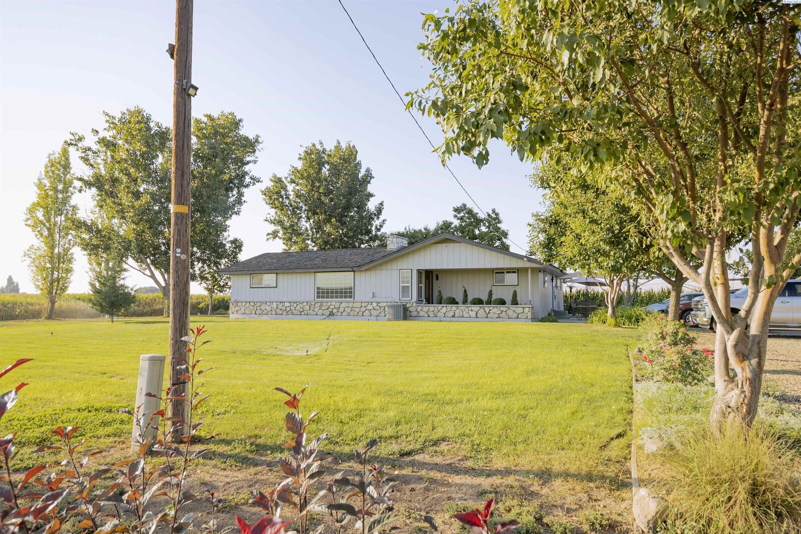 Property Photo: 691 Van Belle Rd WA 98832