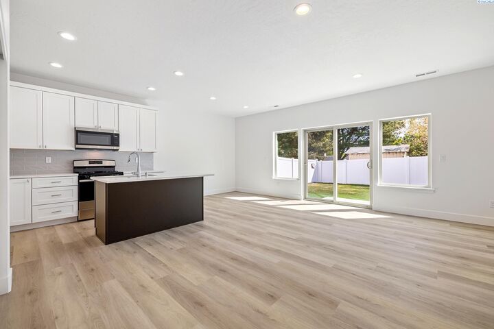 1163 S Underwood Pl  Kennewick WA 99337 photo