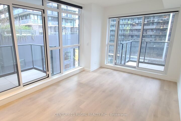 Property Photo:  38 Widmer Street 811  ON M5V 0P7 
