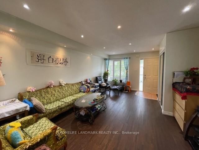 Property Photo:  108 Nahanni Drive  ON L4B 4L5 