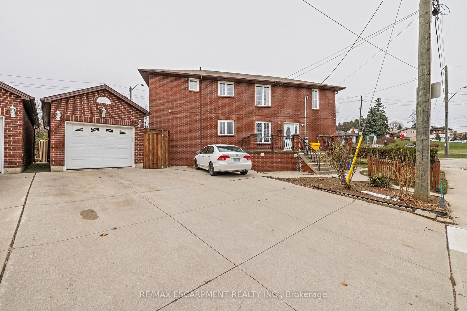 Property Photo:  107 Horning Drive  ON L9C 6L2 