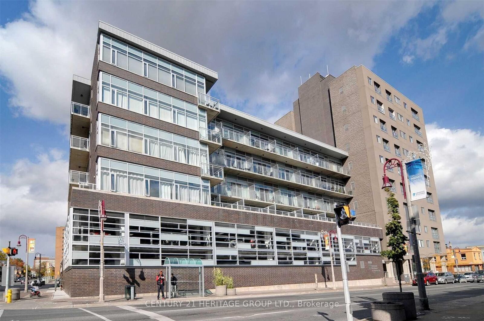Property Photo: 44 Bond Street W 416 ON L1G 6R2