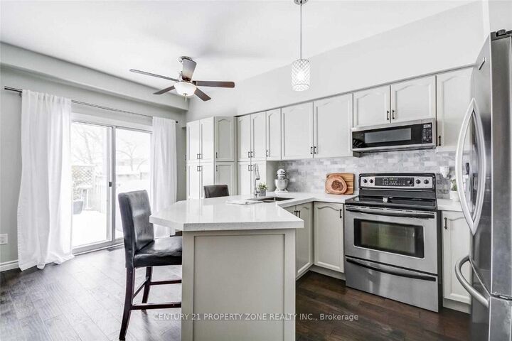 Photo de la propriété:  130 Waller Street  ON L1R 2K7 