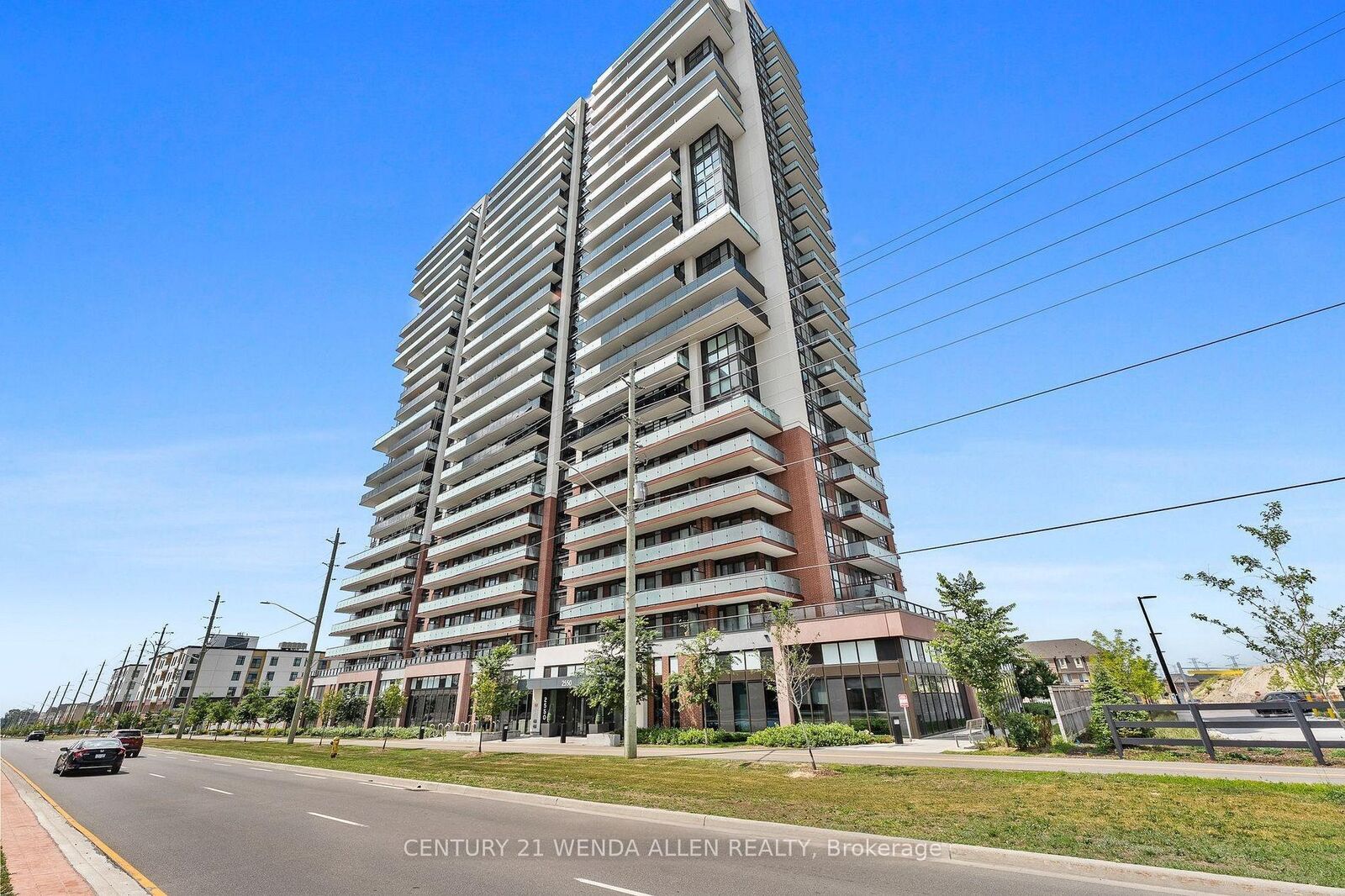Property Photo: 2550 Simcoe Street N 1901 ON L1L 0R5