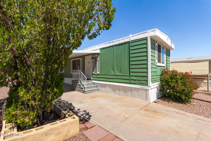 Property Photo: 12814 N 19th Place 19 AZ 85022