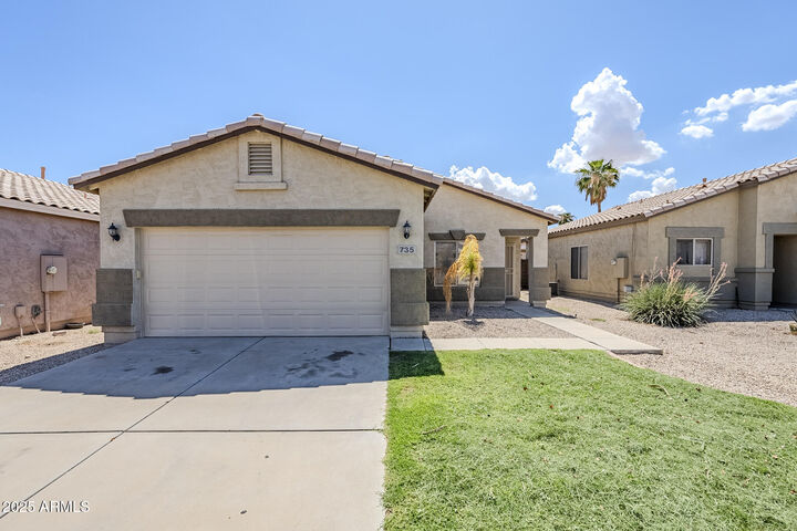 Property Photo:  735 E Drifter Place  AZ 85143 
