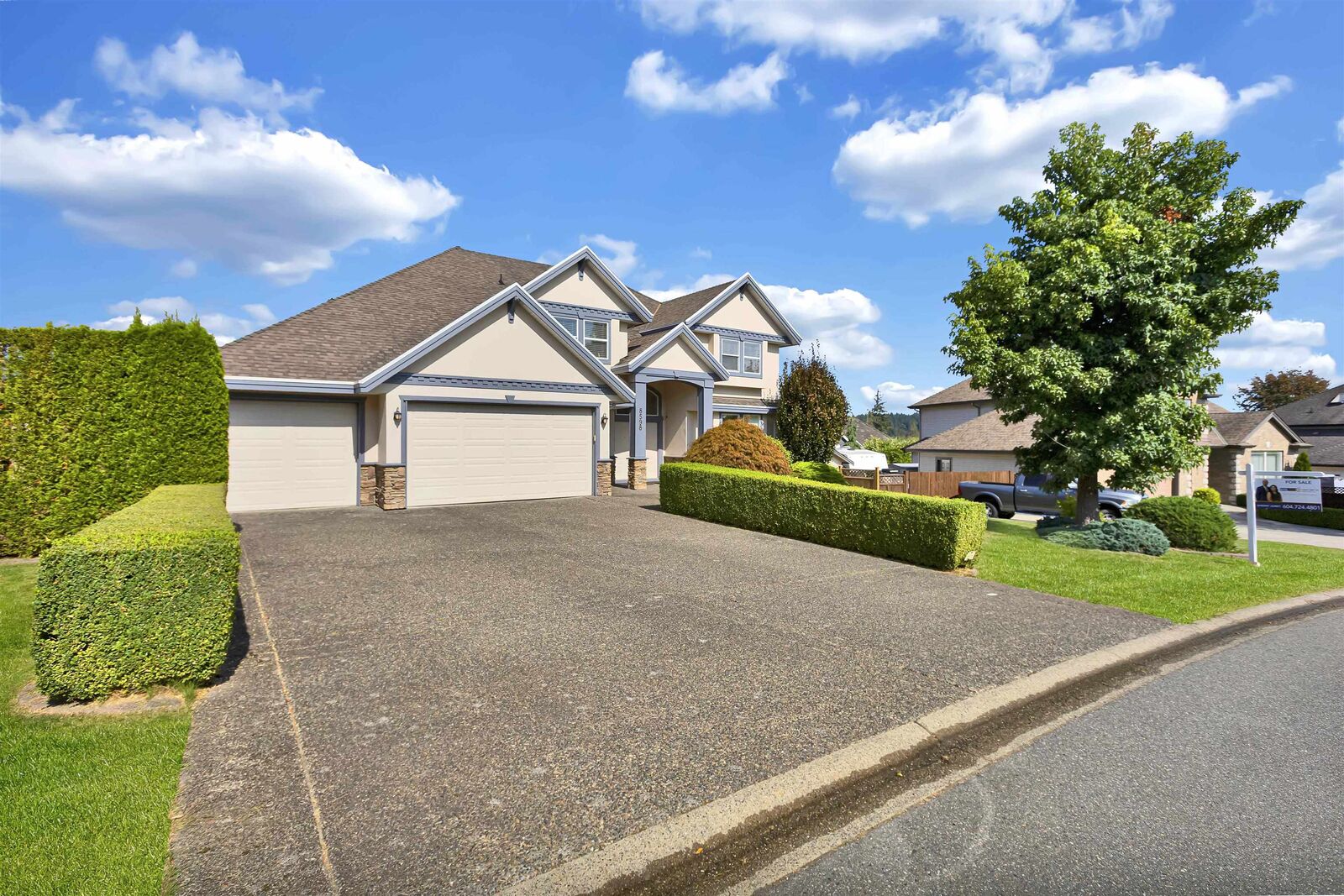 Photo de la propriété:  8598 171 Street  BC V4N 5J1 