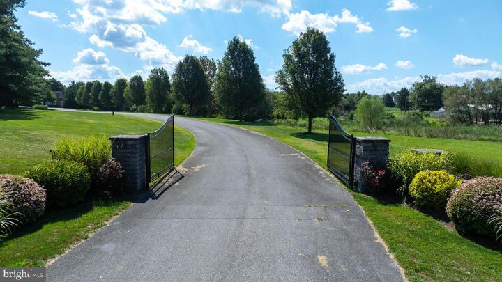 Property Photo:  914 Meadowbreeze  PA 17543 