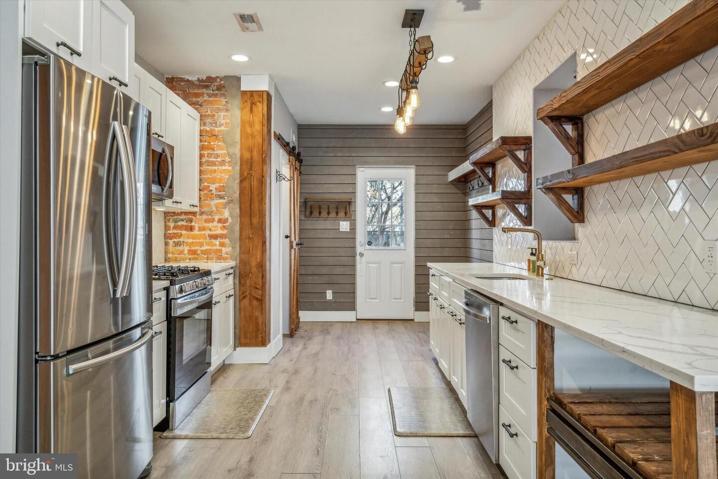 Property Photo: 1608 S Lecount Street PA 19145
