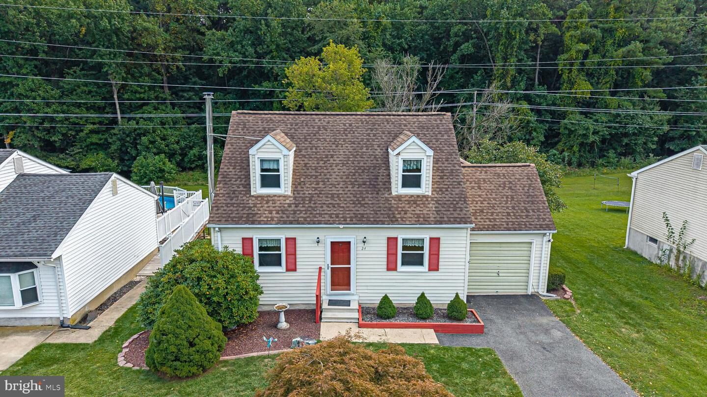 Property Photo:  24 Thomas Jefferson Boulevard  DE 19702 