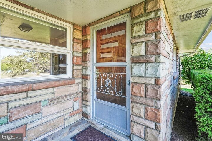 Property Photo:  221 S Maple Avenue  VA 20132 