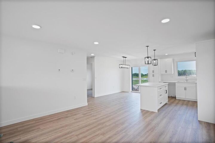 Property Photo: 10 Conifer Cove MB R5L 0L5
