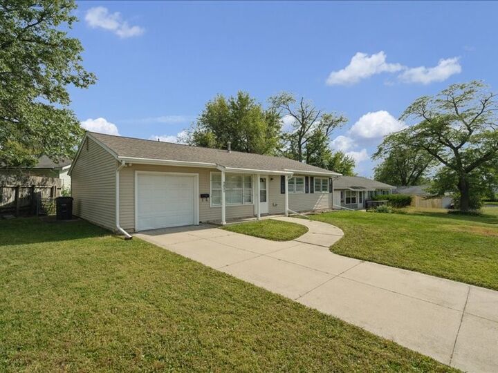 Property Photo:  4851 Ford Avenue NW  IA 52405 
