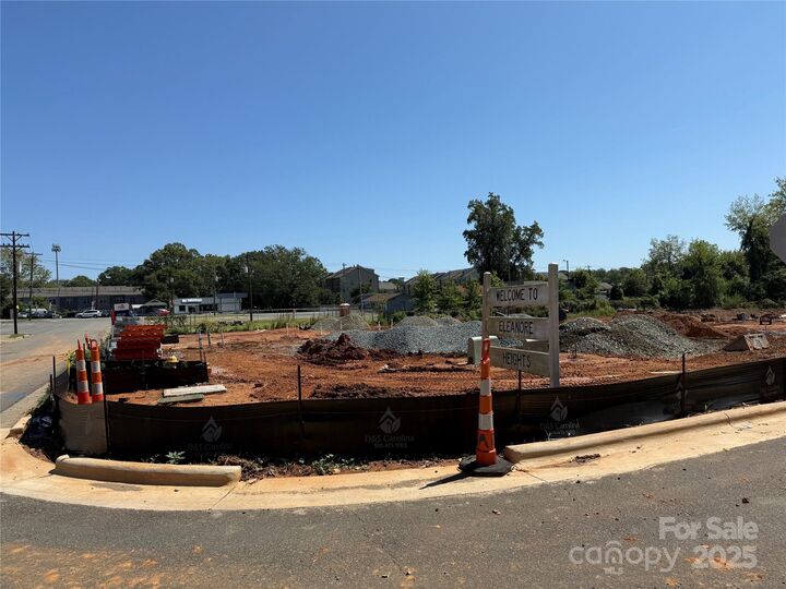 Property Photo:  2801 Clyde Drive  NC 28208 