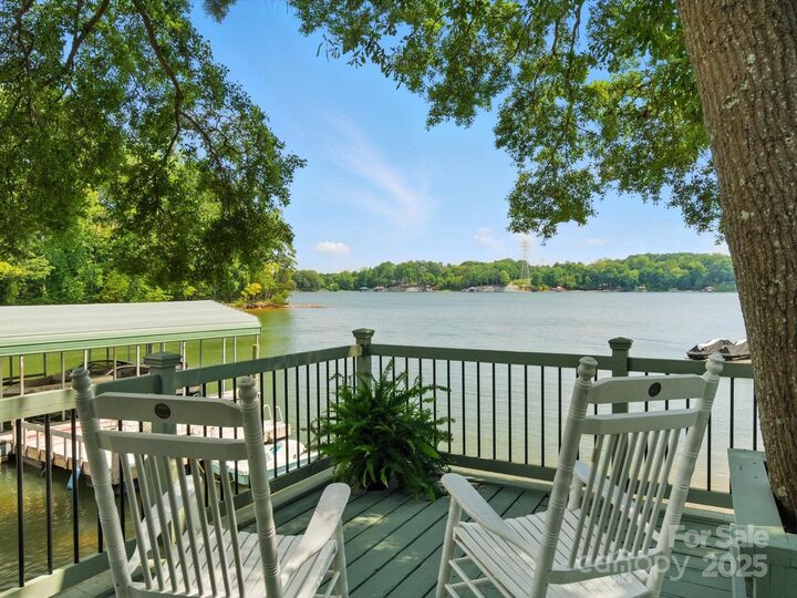 Property Photo:  703 Island Point Road  NC 28120 