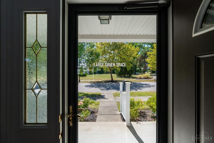 Property Photo:  4237 N Yorkshire Square  OH 45245 