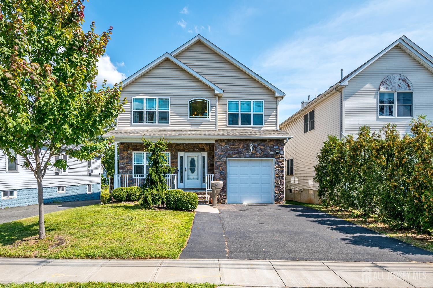 Property Photo:  54 Hillcrest Avenue  NJ 08830 