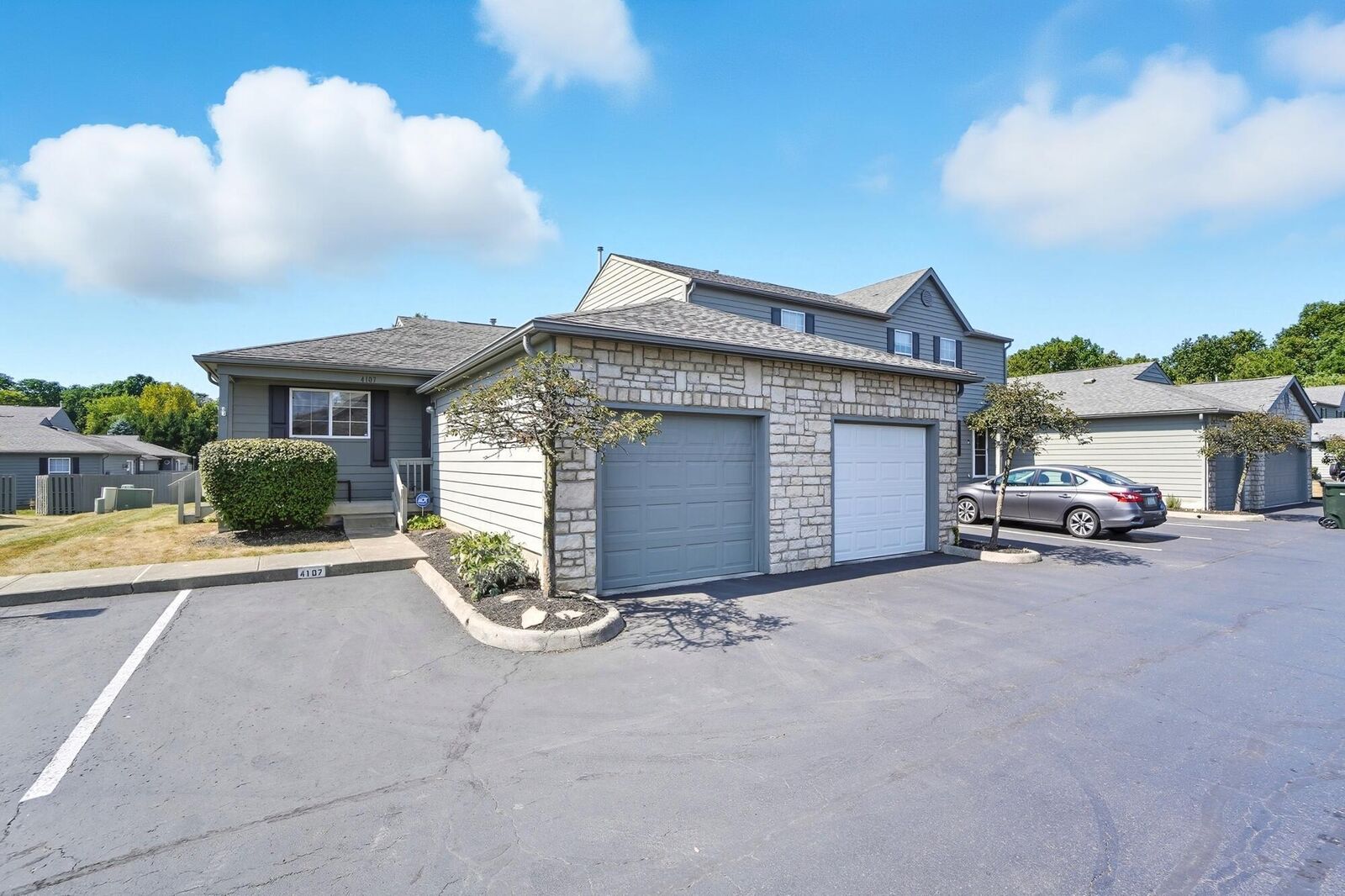 Property Photo: 4107 Blendon Grove Way OH 43230