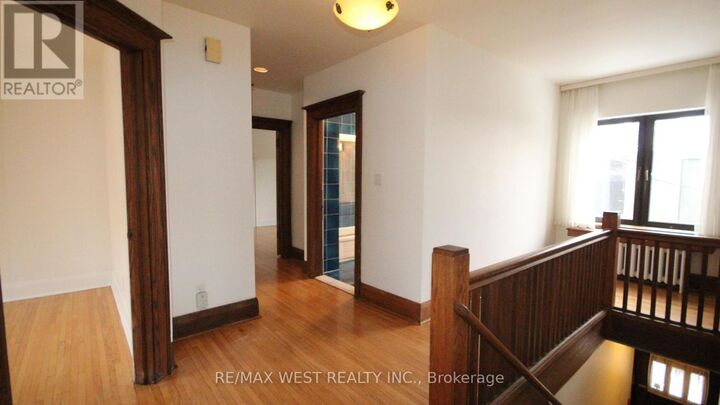 Photo de la propriété: 14 Glenavon Road Upper ON M6K 1E1