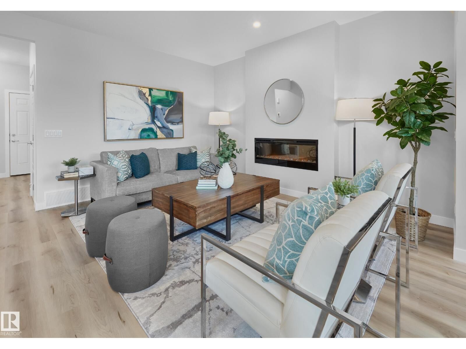 Property Photo: 811 Rowan Cl SW AB T6X 3J4