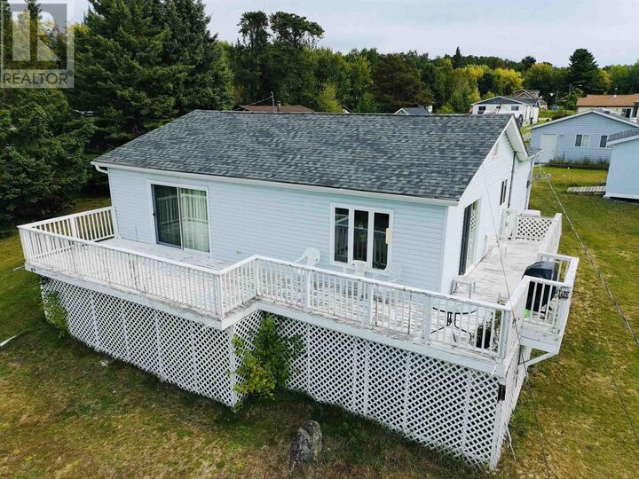 Property Photo:  49 Oak St  ON P8N 2V0 