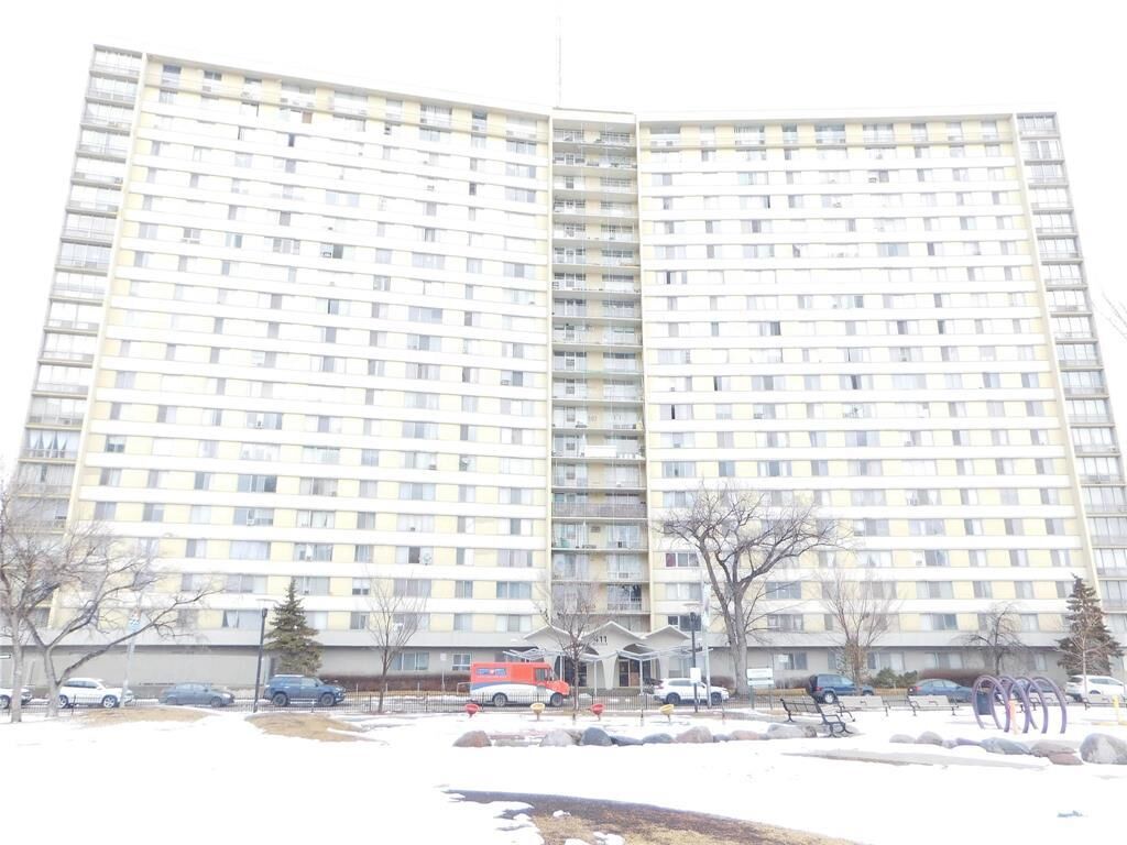 Property Photo:  411 Cumberland Avenue  MB R3B 1T7 