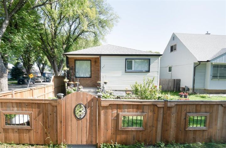 Property Photo: 501 Minnigaffe Street MB R2X 1Z7