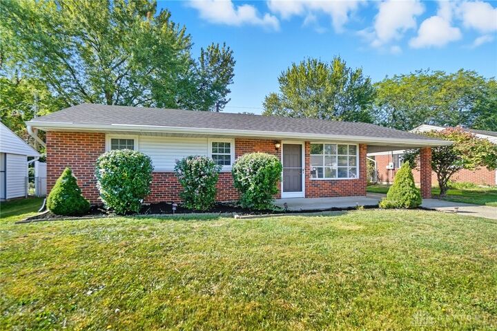 Property Photo:  520 Buttercup Avenue  OH 45377 