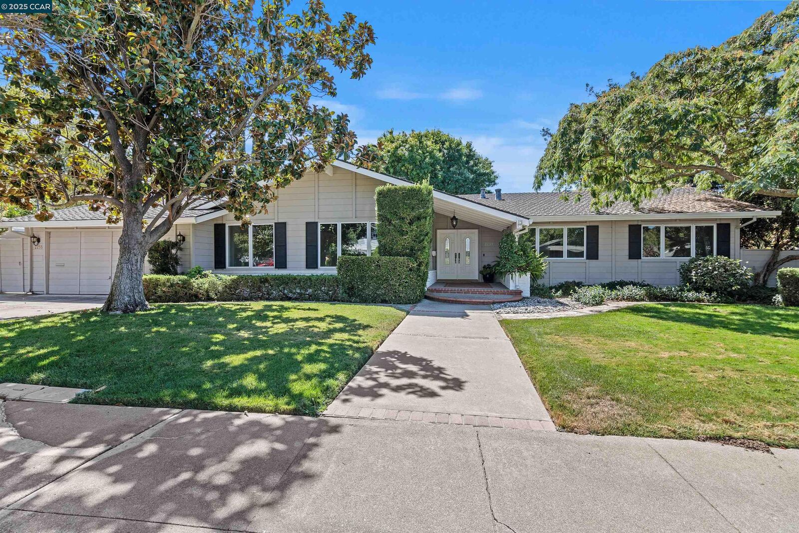 Property Photo:  2233 Lomond Ln  CA 94598 