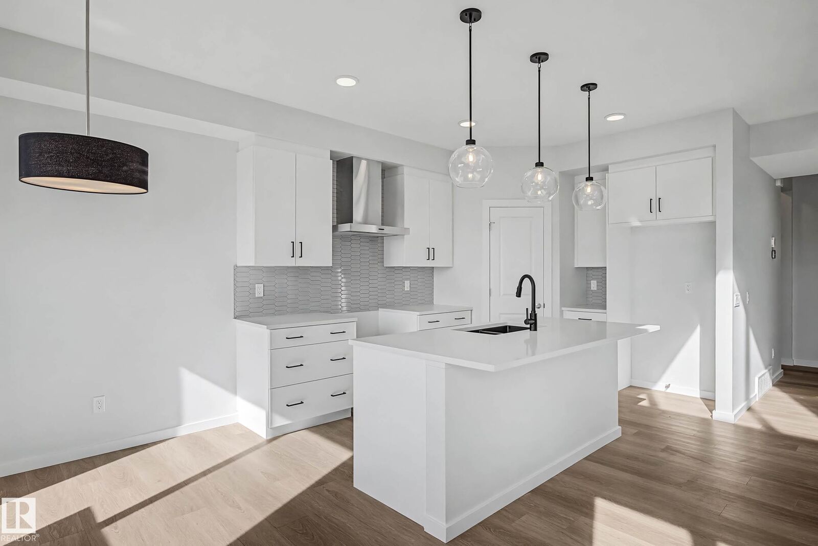 Property Photo:  6923 51 Avenue  AB T4X 3E4 