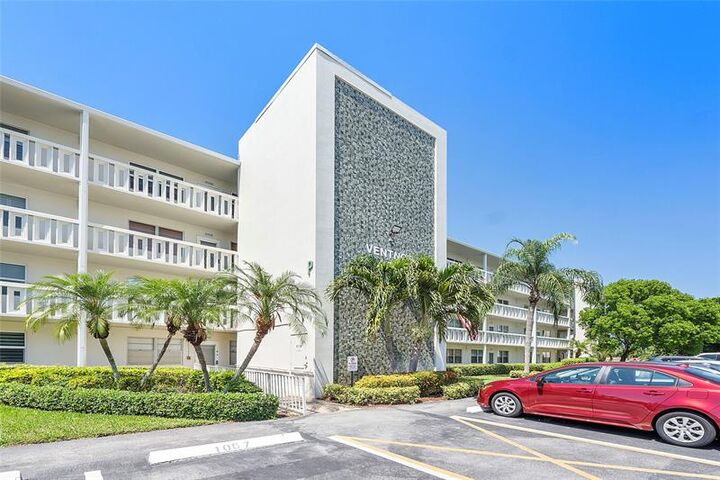 Property Photo:  1070 Ventnor P 1070  FL 33442 