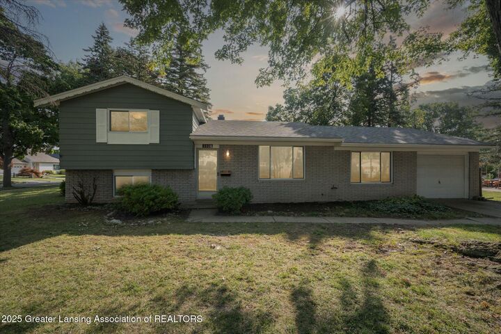 2320 Vassar Drive  Lansing MI 48912 photo